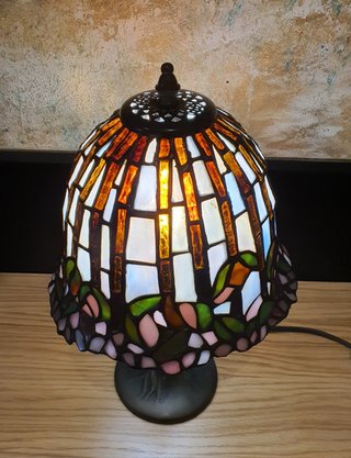 Lampada da tavolo Tiffany in cristallo e metallo