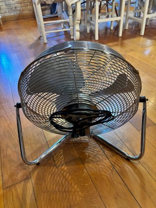 Ventilador de suelo metálico
