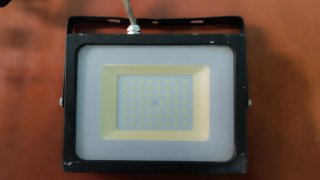 Foco LED Negro y Blanco