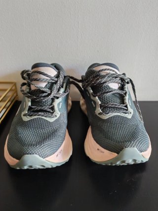 Zapatillas running grises y rosas talla 38