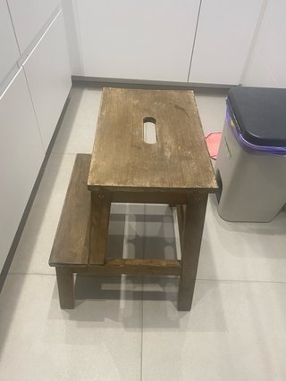 Taburete de madera Ikea barnizado