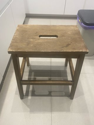 Taburete de madera Ikea barnizado