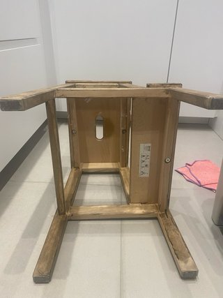 Taburete de madera Ikea barnizado