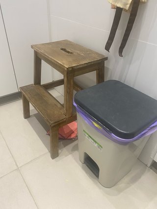 Taburete de madera Ikea barnizado