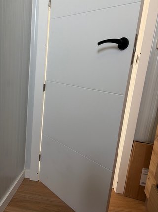 Puertas macizas blancas