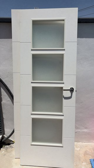 Puertas macizas blancas