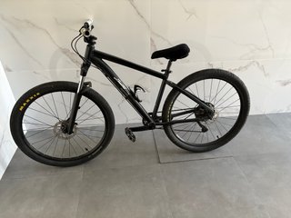 Bicicleta Stunt Negra