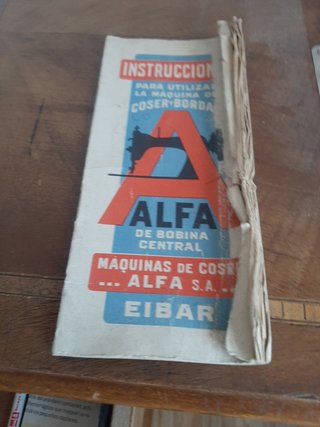 Máquina de Coser Antigua Alfa Completa