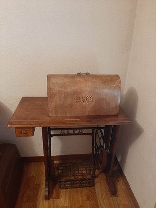 Máquina de Coser Antigua Alfa Completa