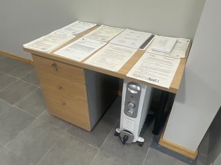 Mobiliario de oficina madera y metal