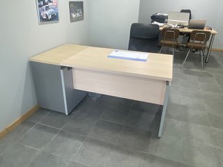 Mobiliario de oficina madera y metal