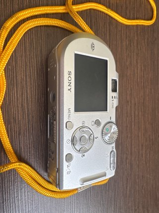Fotocamera Sony Cyber-shot + Custodia per immersioni