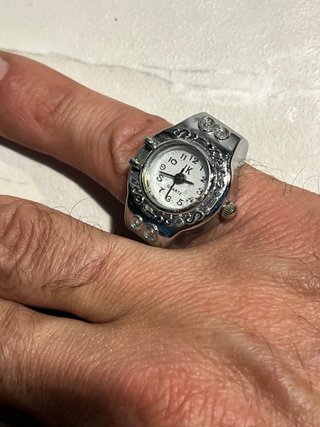 Anillo Reloj IK Quartz Plata y Blanco