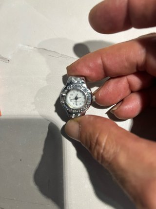 Anillo Reloj IK Quartz Plata y Blanco