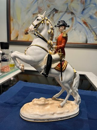 11 Lipizanos de Porcelana Viena con vitrina