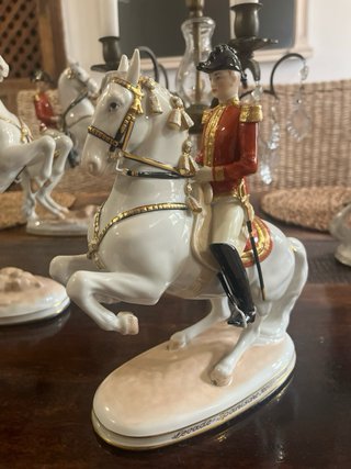 11 Lipizanos de Porcelana Viena con vitrina