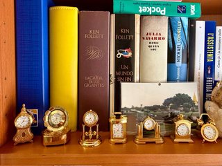 Orologi decorativi dorati