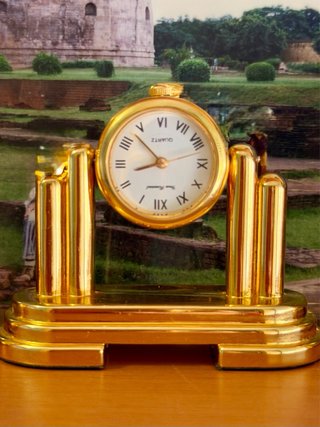 Orologi decorativi dorati