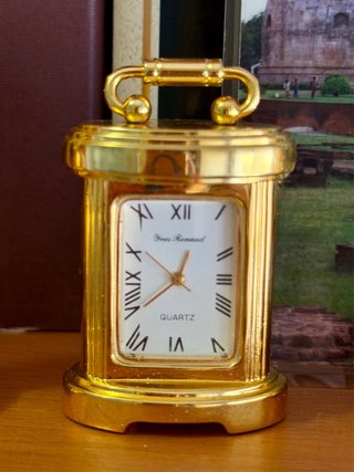 Orologi decorativi dorati