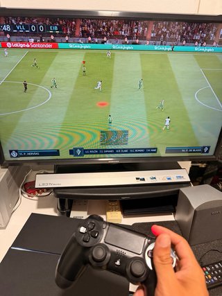PS4 500GB + Mando + 12 Juegos (Caja)