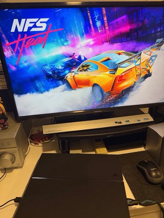 PS4 500GB + Mando + 12 Juegos (Caja)