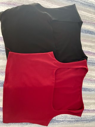 Top sin mangas negro y rojo