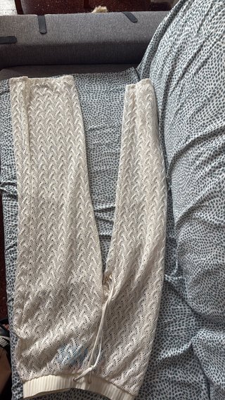 Pantalones blancos de encaje