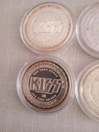 4 onzas plata pura Grupo Kiss . NO HAGO ENVÍOS .