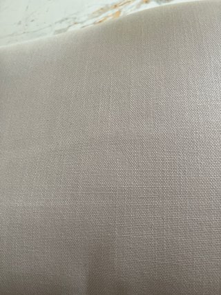 Taburete de madera y tela beige