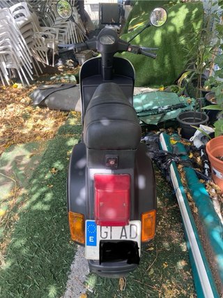 Vespa 125 negra