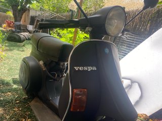 Vespa 125 negra