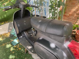 Vespa 125 negra