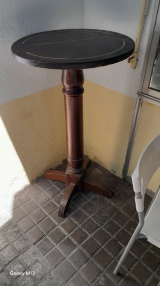 Mesa alta vintage de madera
