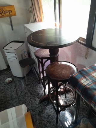Mesa alta vintage de madera