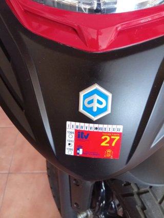 Piaggio 2021 Scooter Negra