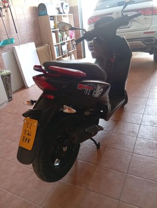 Piaggio 2021 Scooter Negra