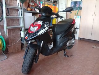 Piaggio 2021 Scooter Negra