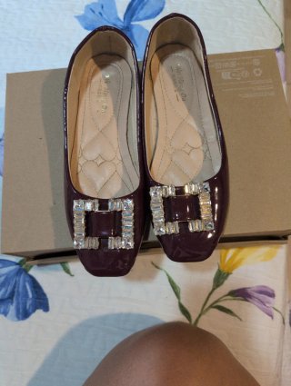 Zapatos morados con pedrería