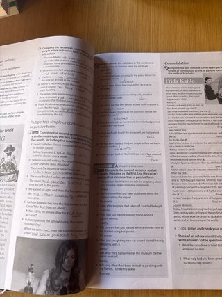 EXAM PROSPECTS 2 Student's book: libro de texto...