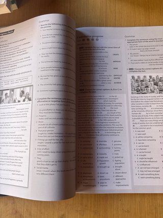 EXAM PROSPECTS 2 Student's book: libro de texto...