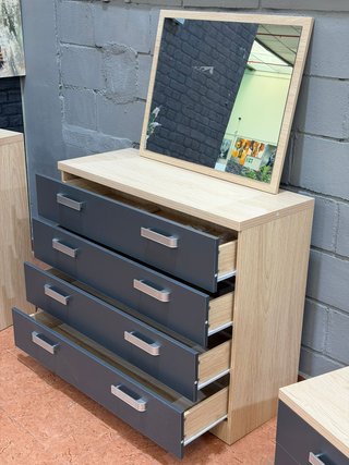 Cómoda 5 cajones gris y madera