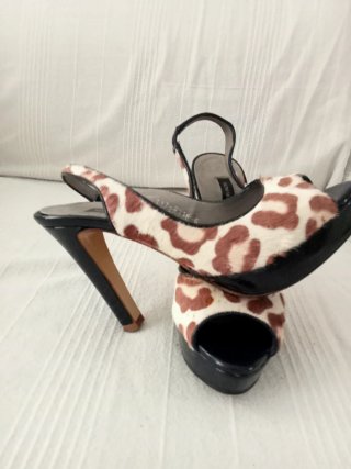 Zapatos de fiesta charol y animal print