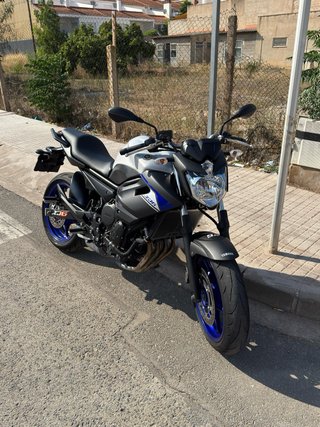 Yamaha XJ6 Naked Plata/Azul