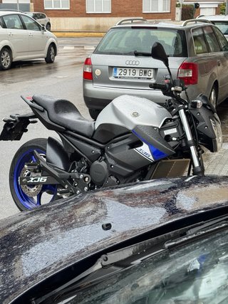 Yamaha XJ6 Naked Plata/Azul