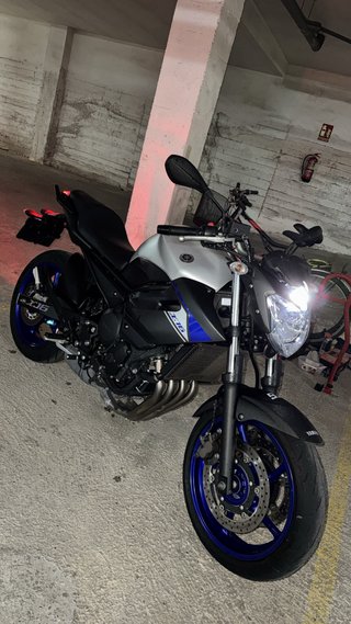 Yamaha XJ6 Naked Plata/Azul