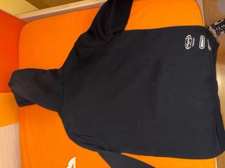 Sudadera con capucha Supply & Demand negra y roja