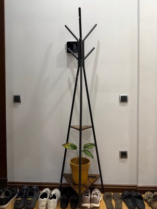 Perchero Industrial con Estantes