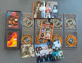MOTLEY CRUE BOX