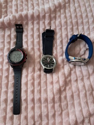 Lote de relojes varios, algunos sin pila