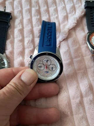Lote de relojes varios, algunos sin pila